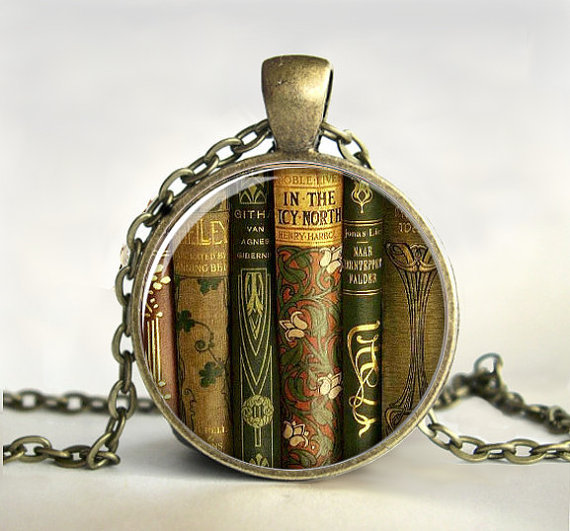Collier de nettoyage de biblio - Vintage Fashion Library avis et prix